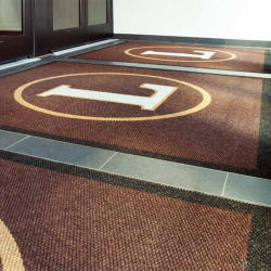 Personalisierte Eingangsmatten Matte Kratz-Logo - 0 - PRECISION NIB