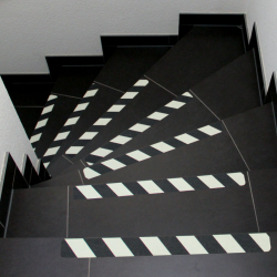 Markierungsbänder Rutschfeste lumineszierende Streifen - 27.03 -